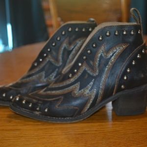 Circle G western ankle boots size 9 brown